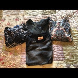 NWOT Women’s size small 4 shirt bundle
